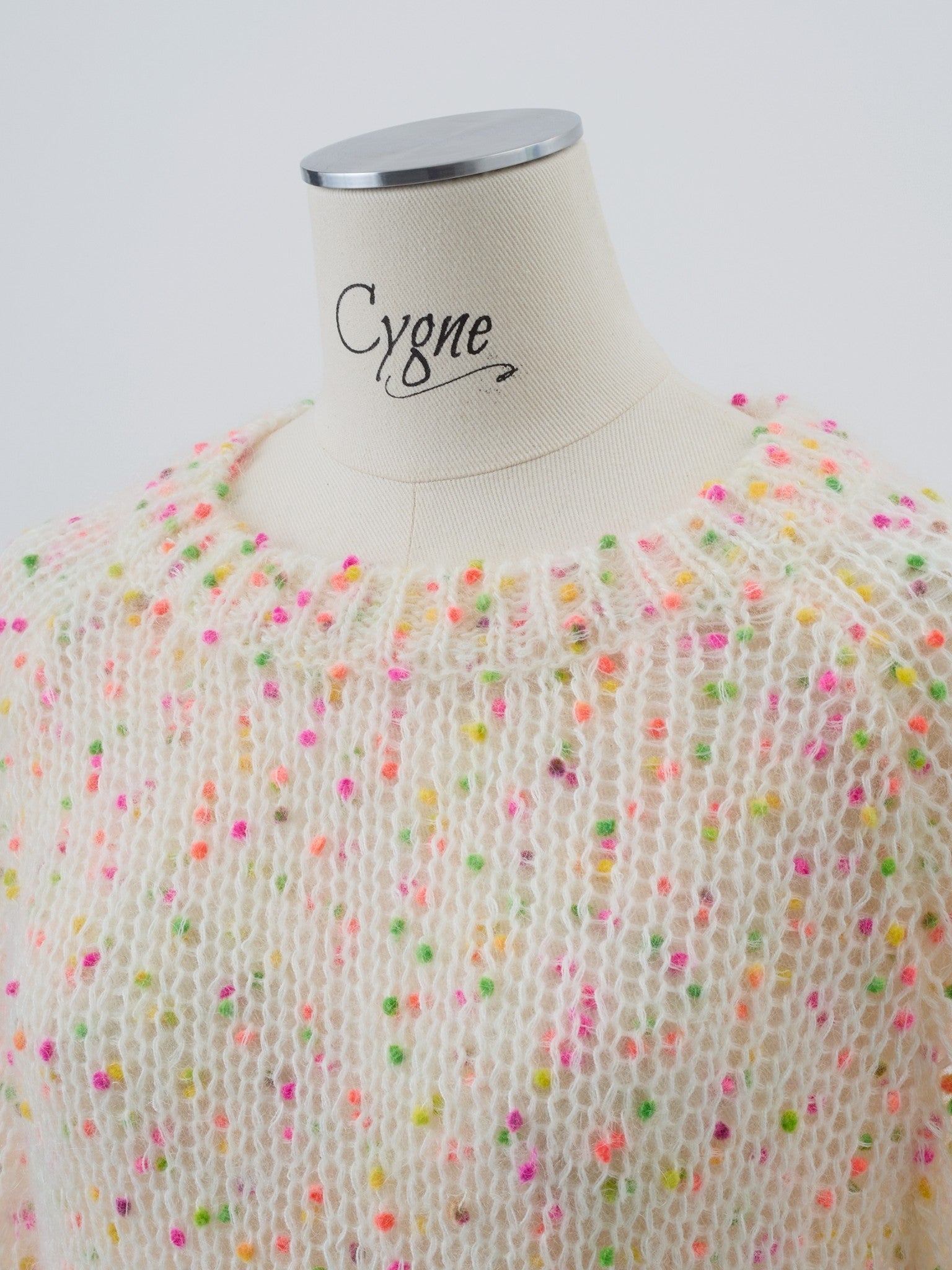 完売！【cygne】ポンポンカラフルニット カラフルポンポンニット Sylvian｜Cygne(シーニュ) 公式サイト