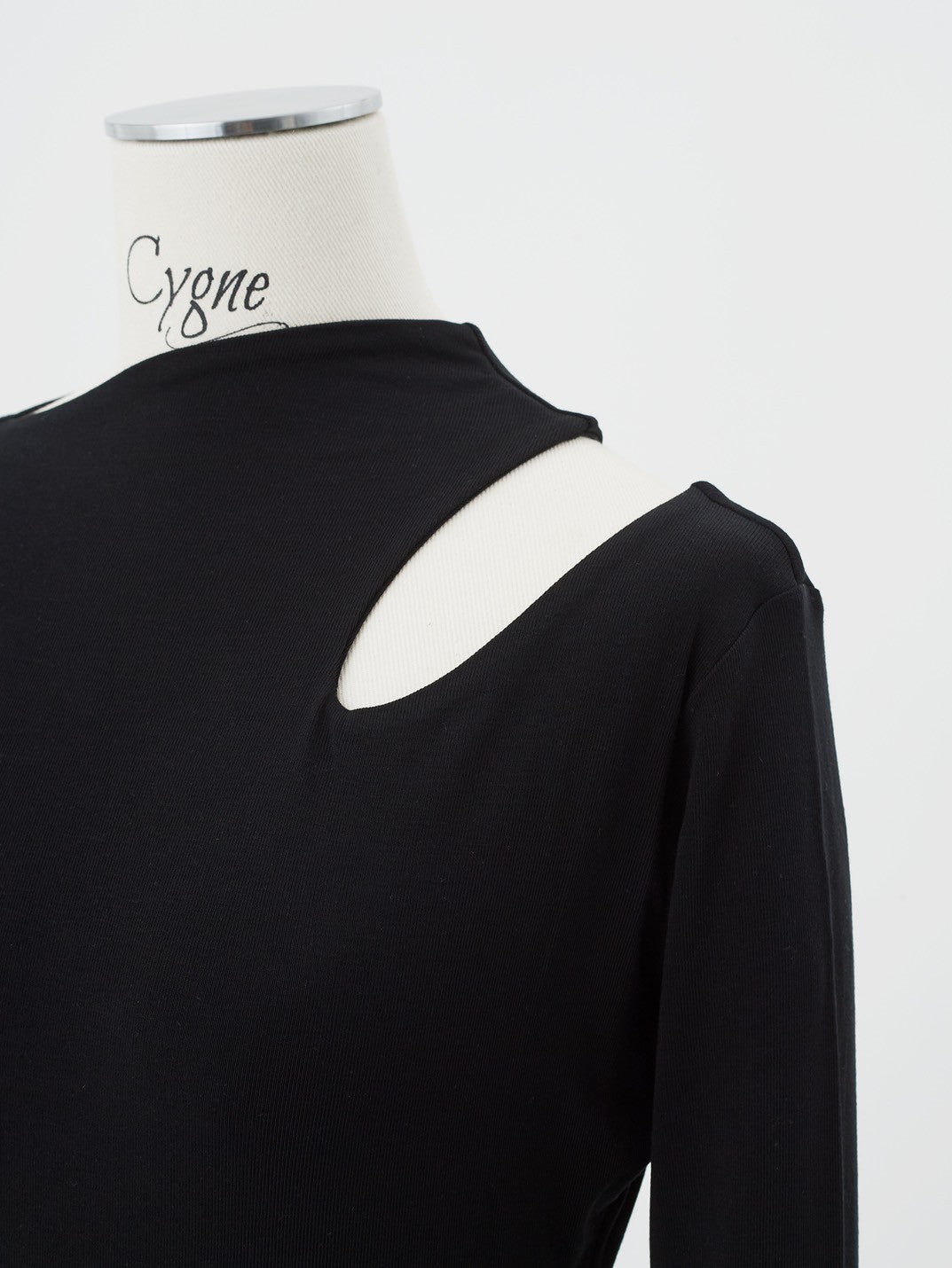 ショルダーオープンカットオフT Colas｜Cygne(シーニュ) 公式サイト