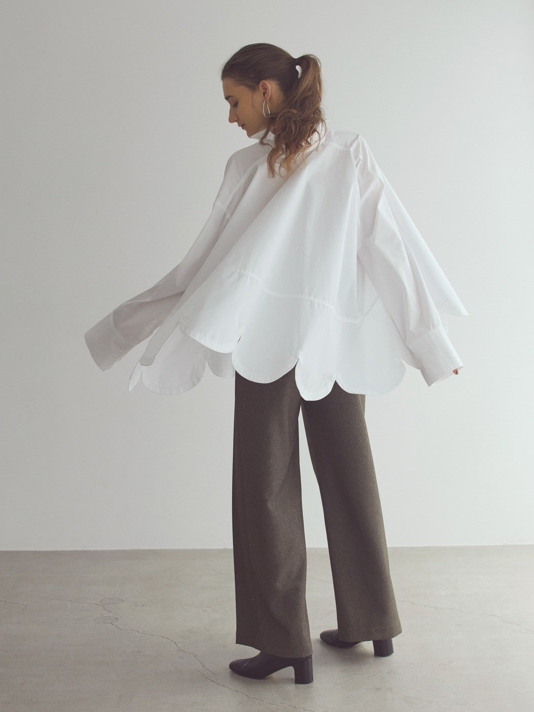 スカラップブラウス Yoan｜Cygne(シーニュ) 公式サイト