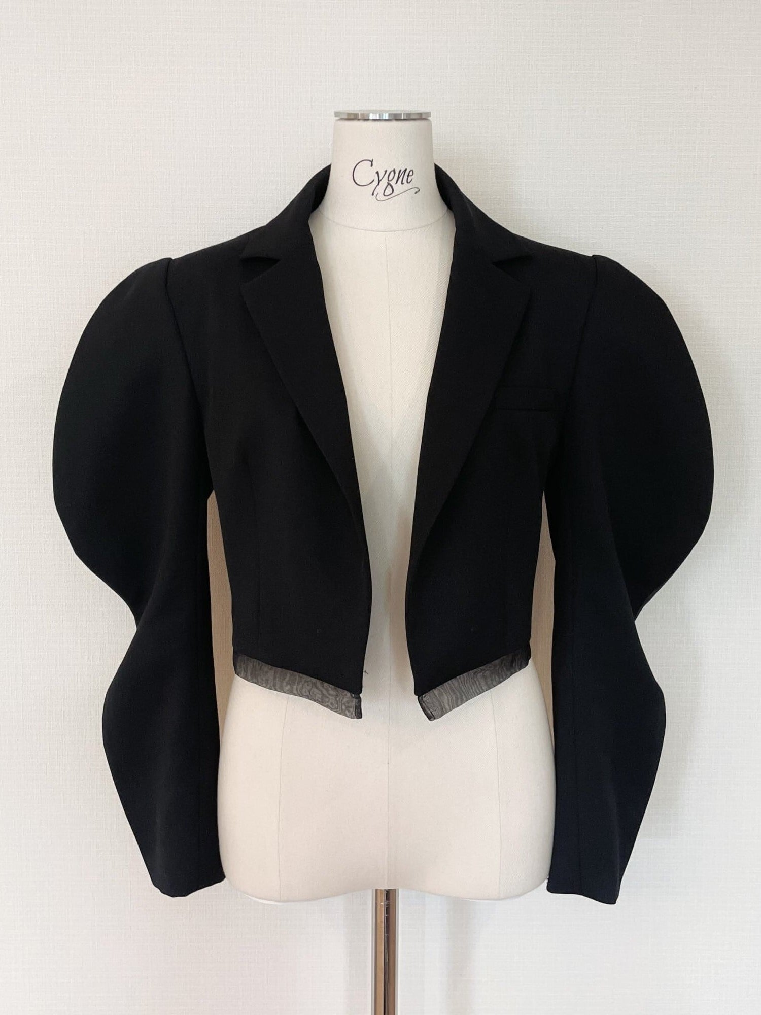 Lionel Curved Sleeve Short Jacket